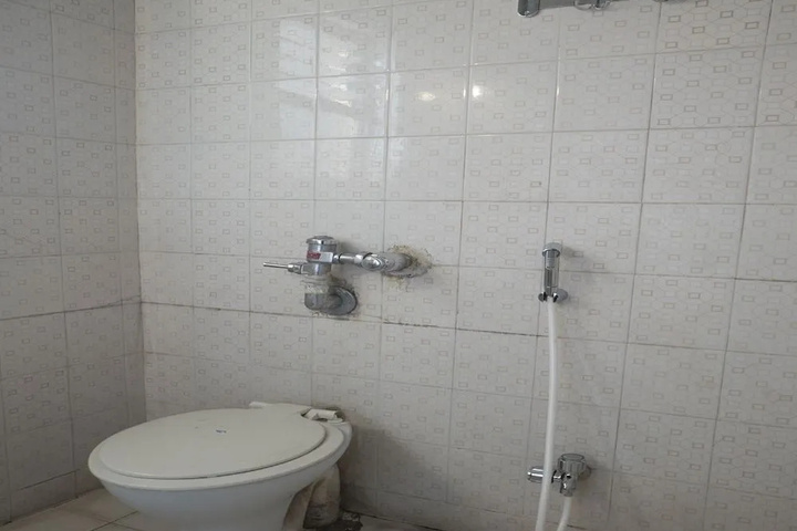 Room 8 of 12