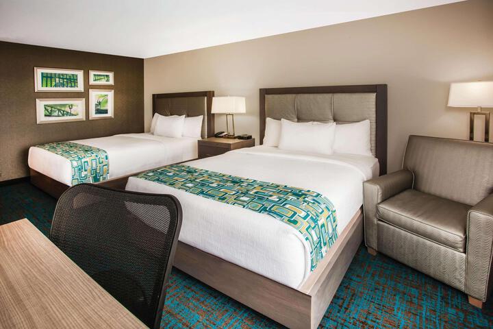 2 Queen Beds (8 of 8)