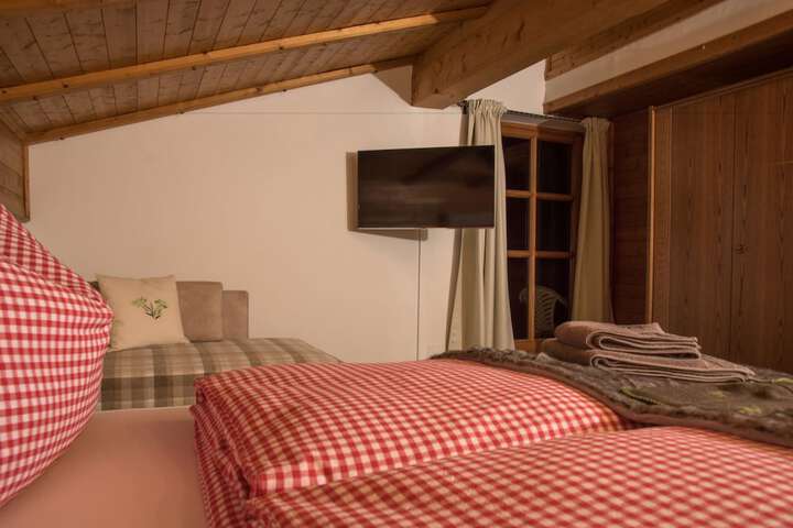 Room 2 of 71