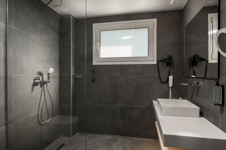 Room 185 of 266