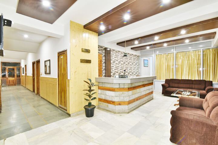 Entrance & Lobby