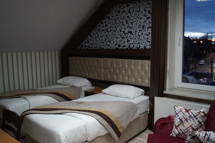 Room 13 of 35