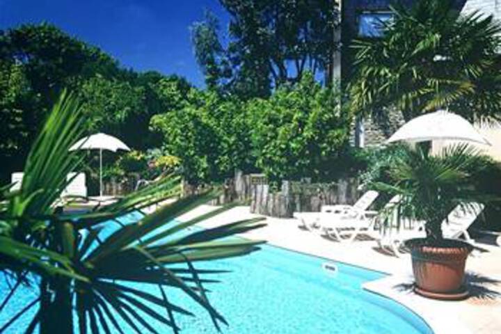 Pool 17 of 24