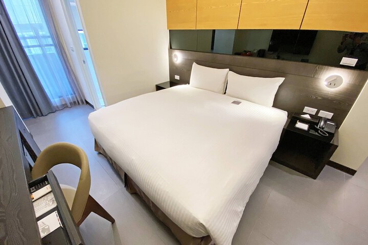Room 6 of 65
