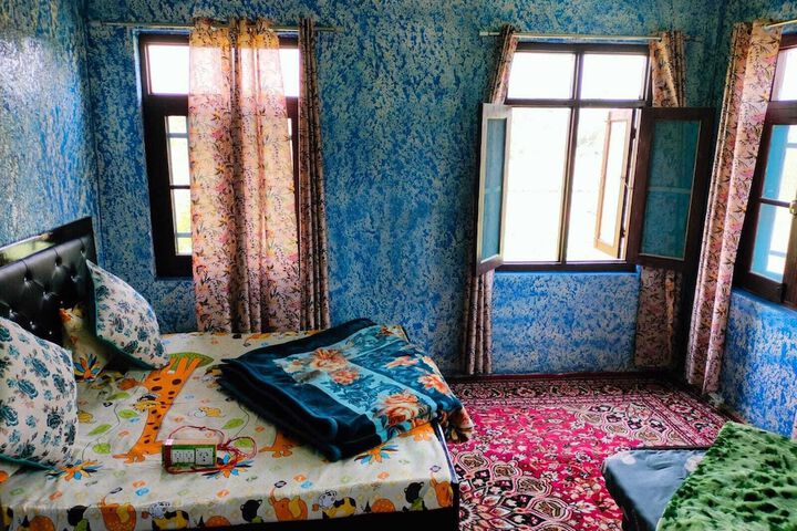 Room 8 of 10