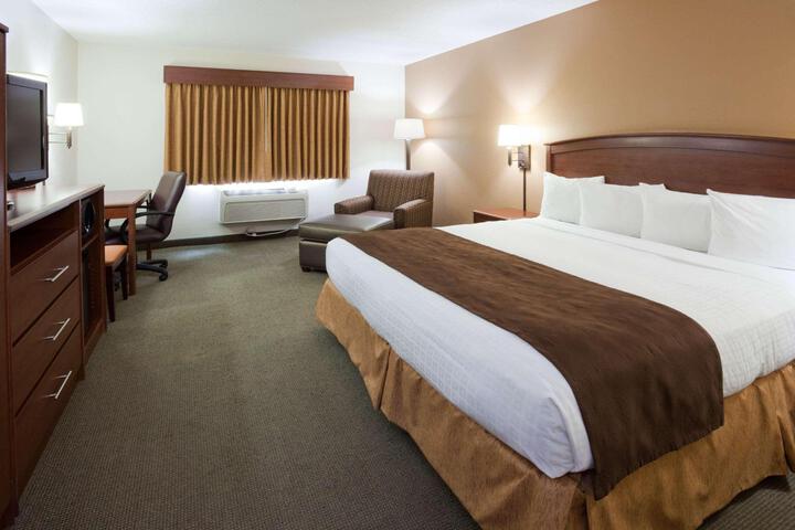 2 Double Beds Mobility Accessible (2 of 6)