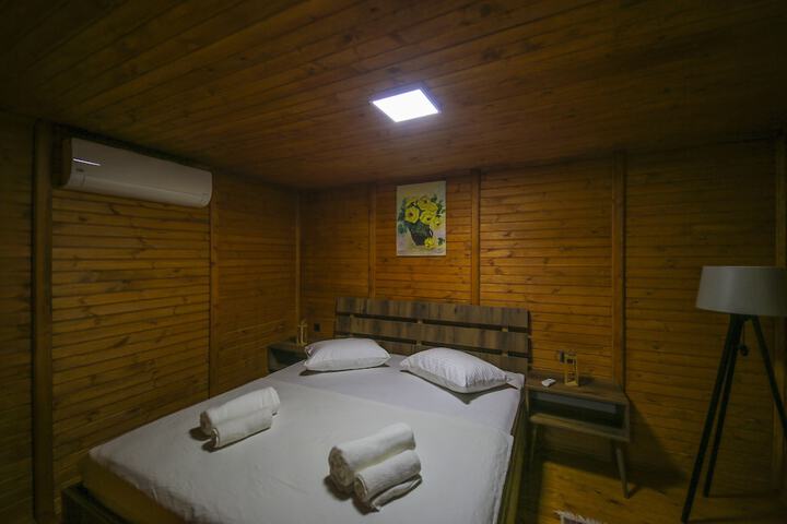 Room 6 of 74