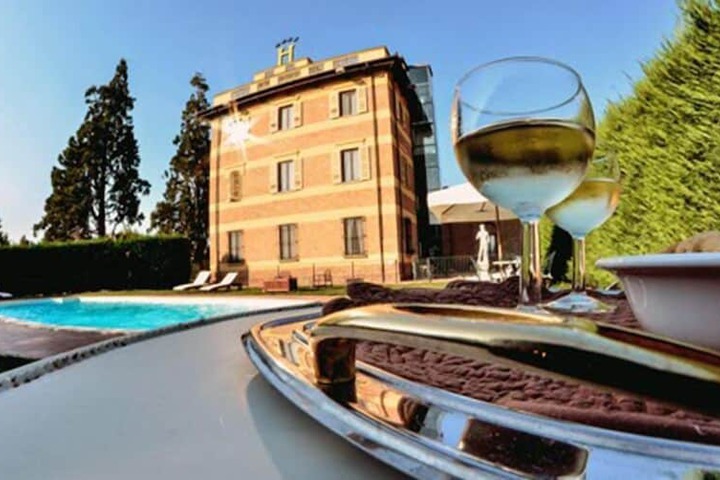 Hotel with Pool