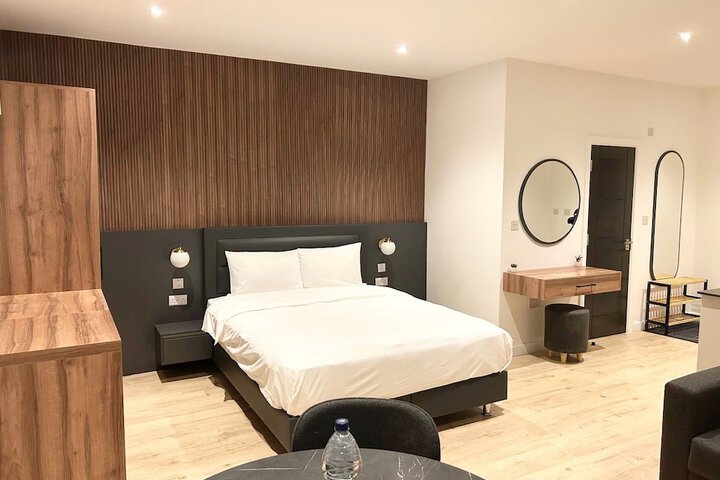 Room 37 of 64