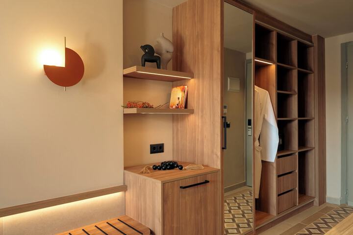 Room 51 of 86