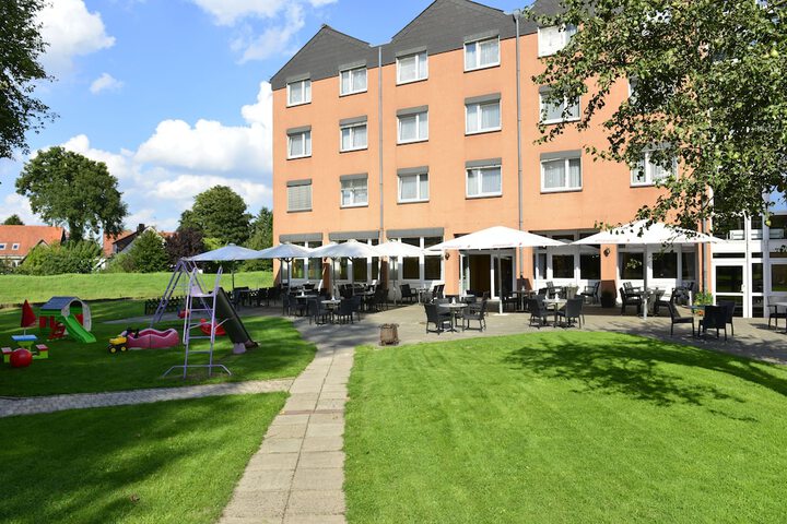Hotel Exterior 96 of 99
