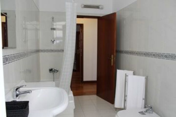Room 8 of 118