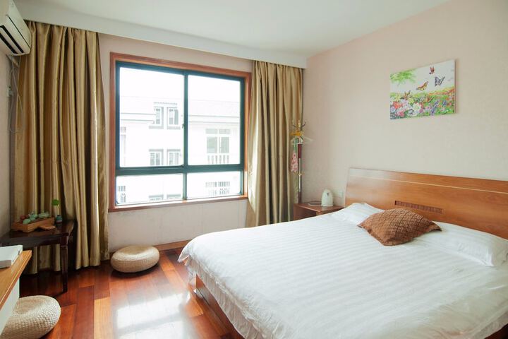 Room 4 of 32