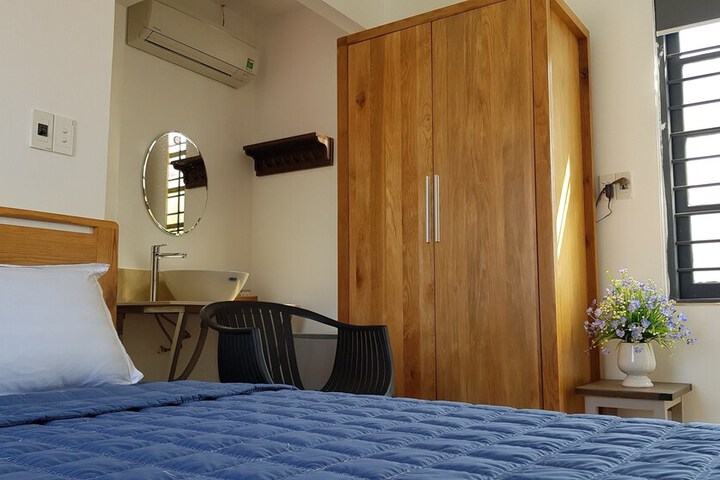 Room 6 of 48