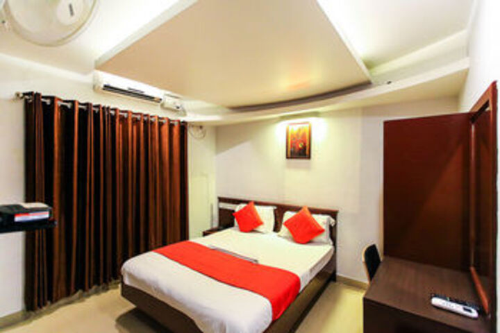 Zo Rooms Majestic Railway Station