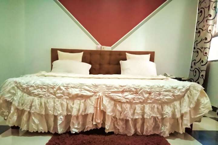 Room 10 of 20