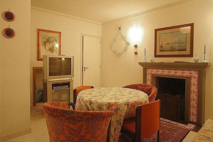 Room 10 of 35
