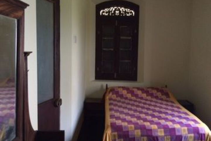 Room 8 of 12