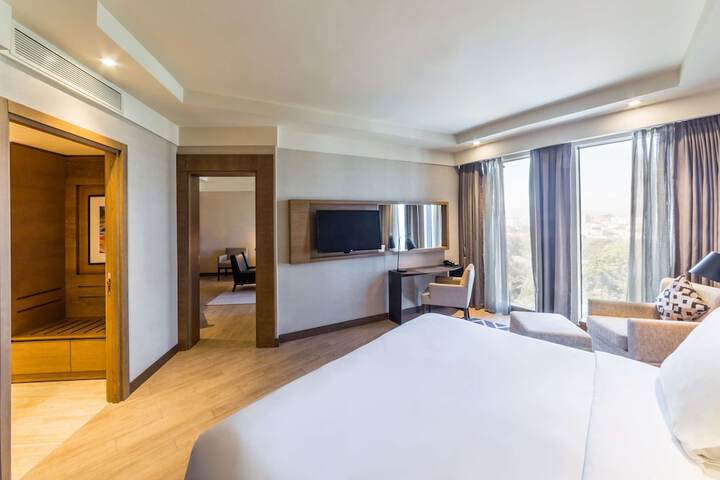 Room 18 of 118