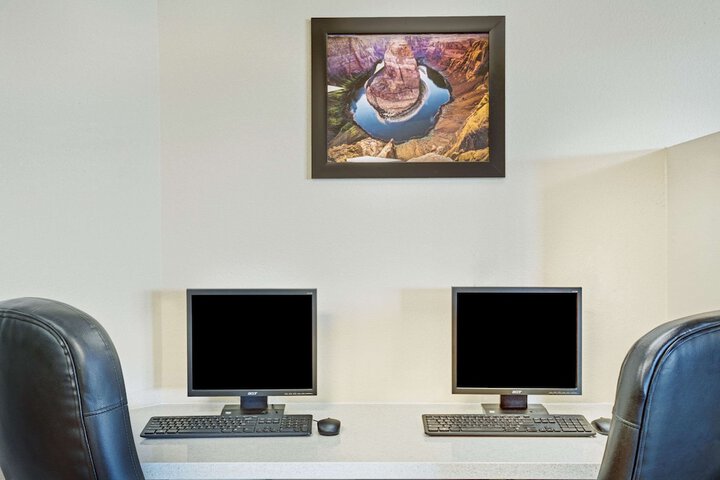 Business Center 20 of 22