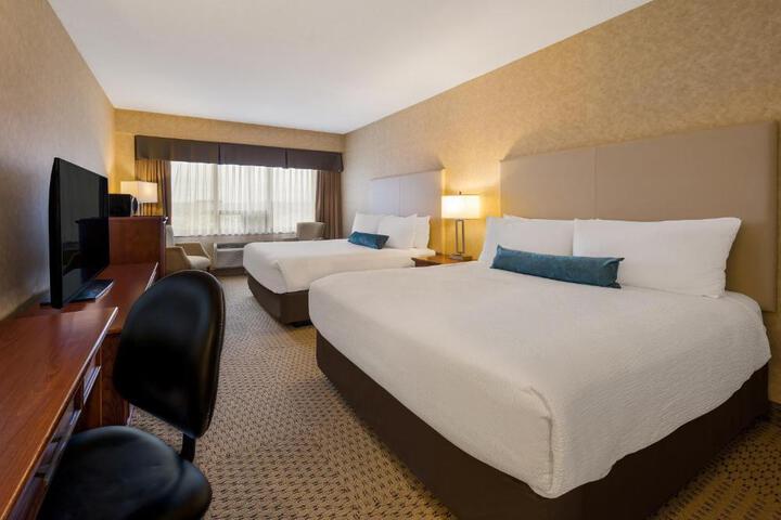 1 Queen Bed (27 of 32)