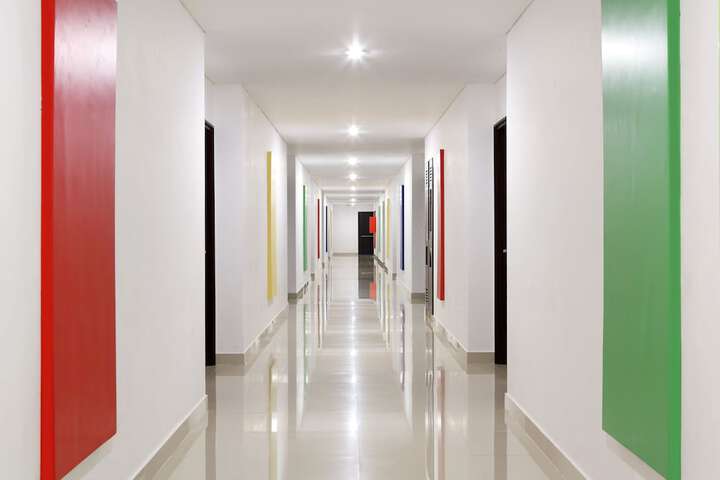 Room 10 of 32