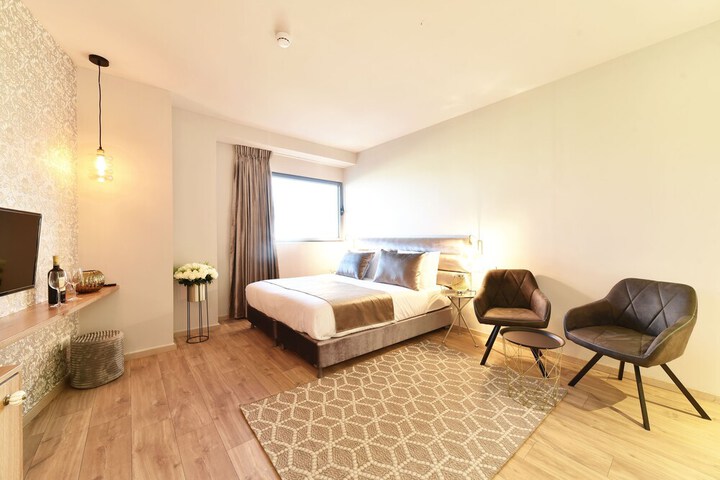 Room 8 of 49