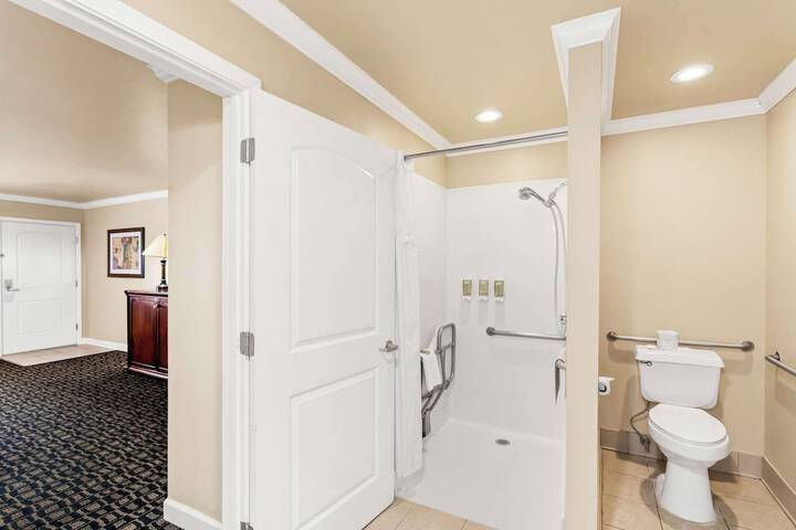 Room 8 of 34