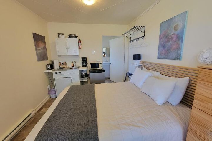 Room 4 of 68