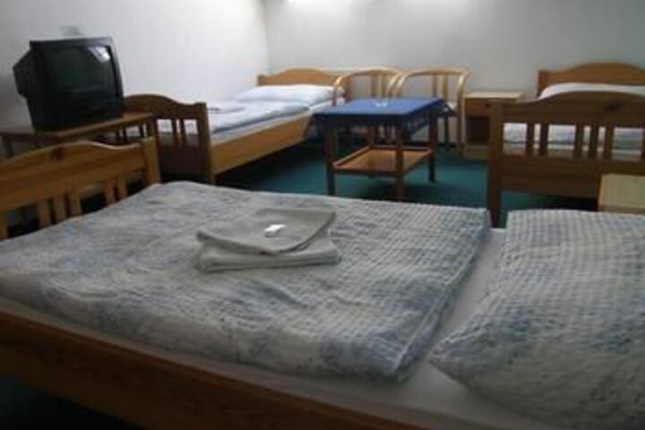 Room 13 of 28