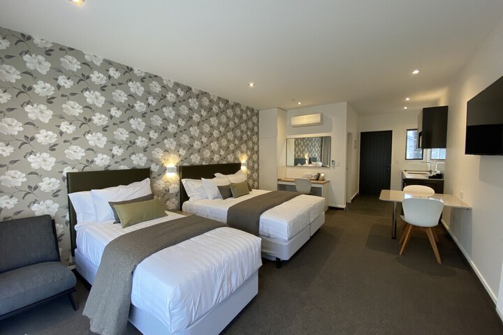 Room 6 of 25