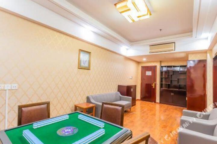 Tongbao Hotel