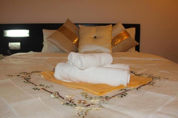 Room 2 of 5