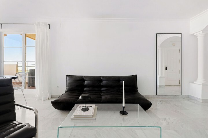 Room 12 of 25