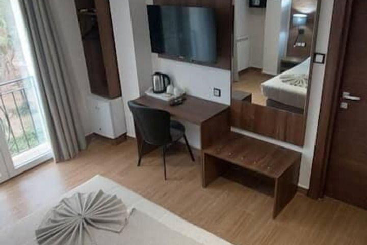 Room 6 of 26