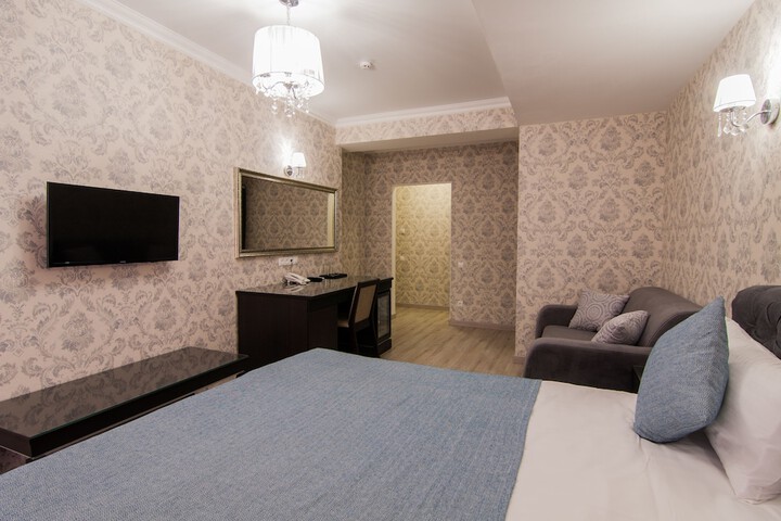 Room 33 of 151