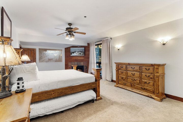 Room 93 of 355