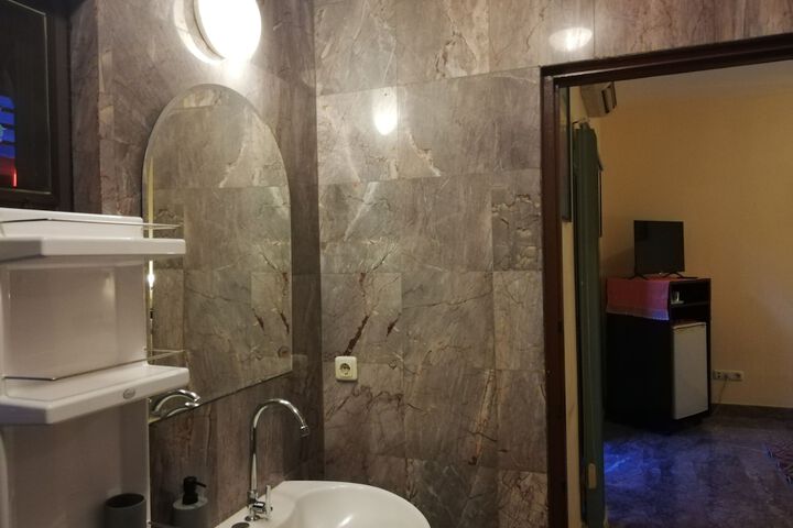 Room 25 of 53