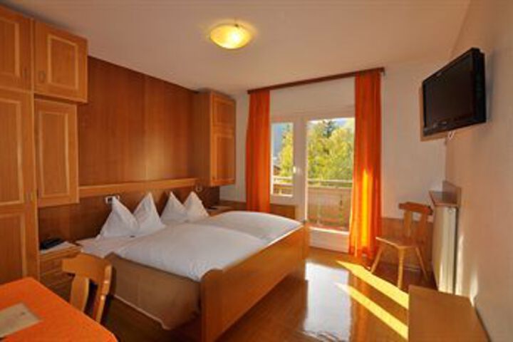 Room 8 of 11