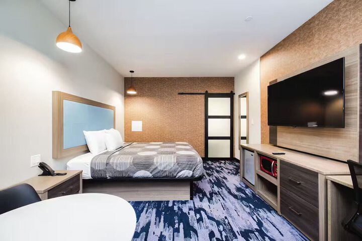 Room 2 of 7