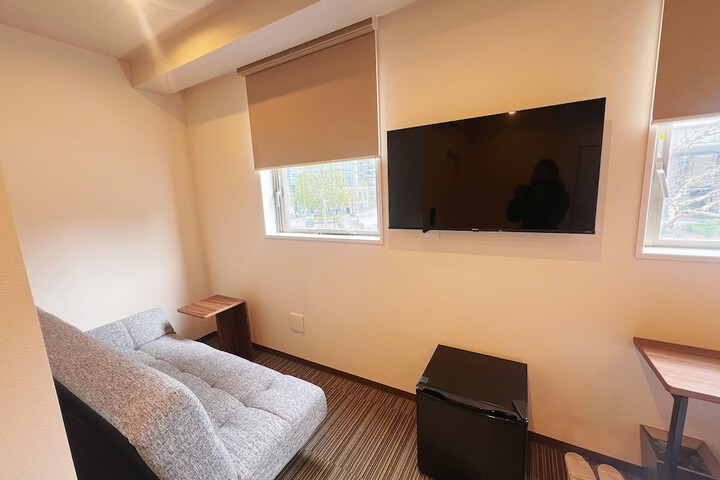 Room 9 of 16