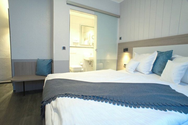 Room 10 of 52