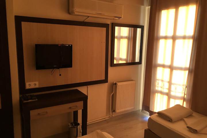 Room 13 of 30