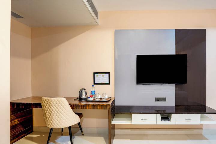 Room 15 of 33