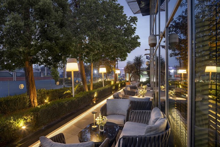 Lounge 156 of 191