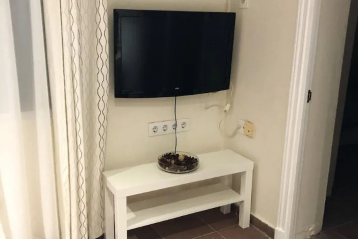 Room 5 of 14