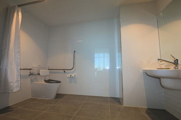 Room 16 of 41