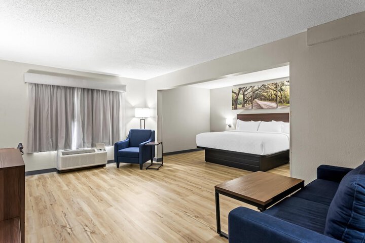 Room 42 of 57