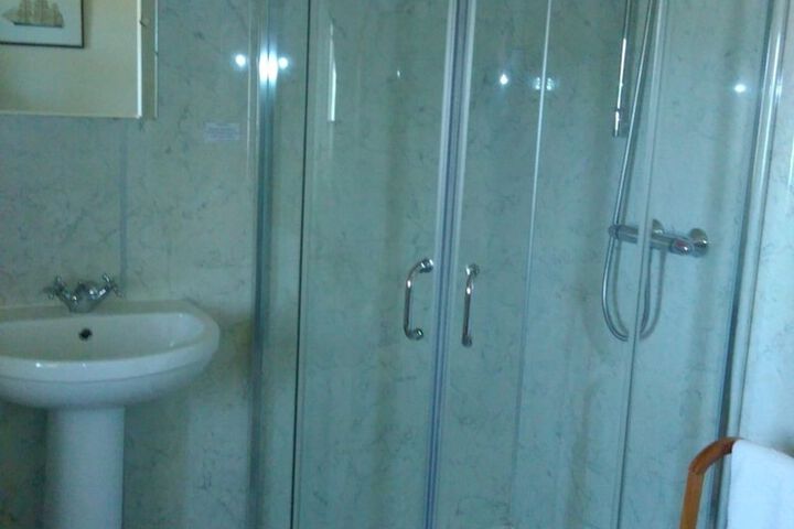 Room 10 of 16