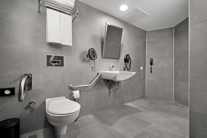 Room 75 of 143